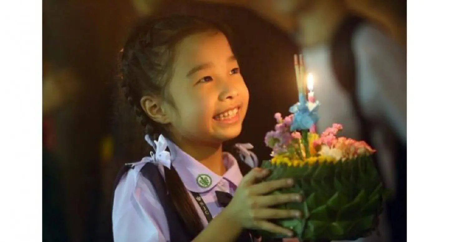Come float your krathong Come float your krathong