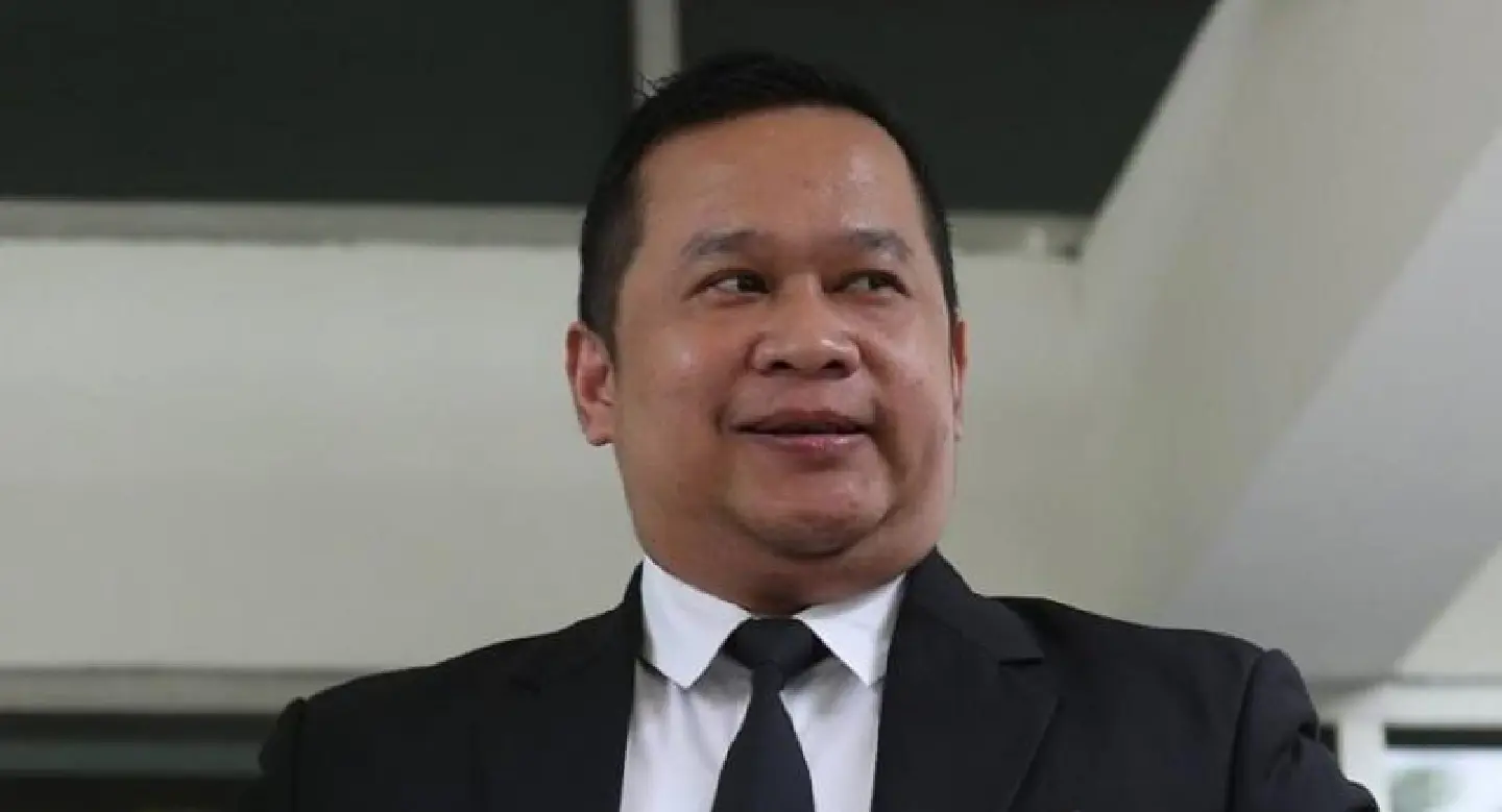 Pheu Thai slams PM’s ‘out of control’ powers after reshuffle Pheu Thai slams PM’s ‘out of control’ powers after reshuffle