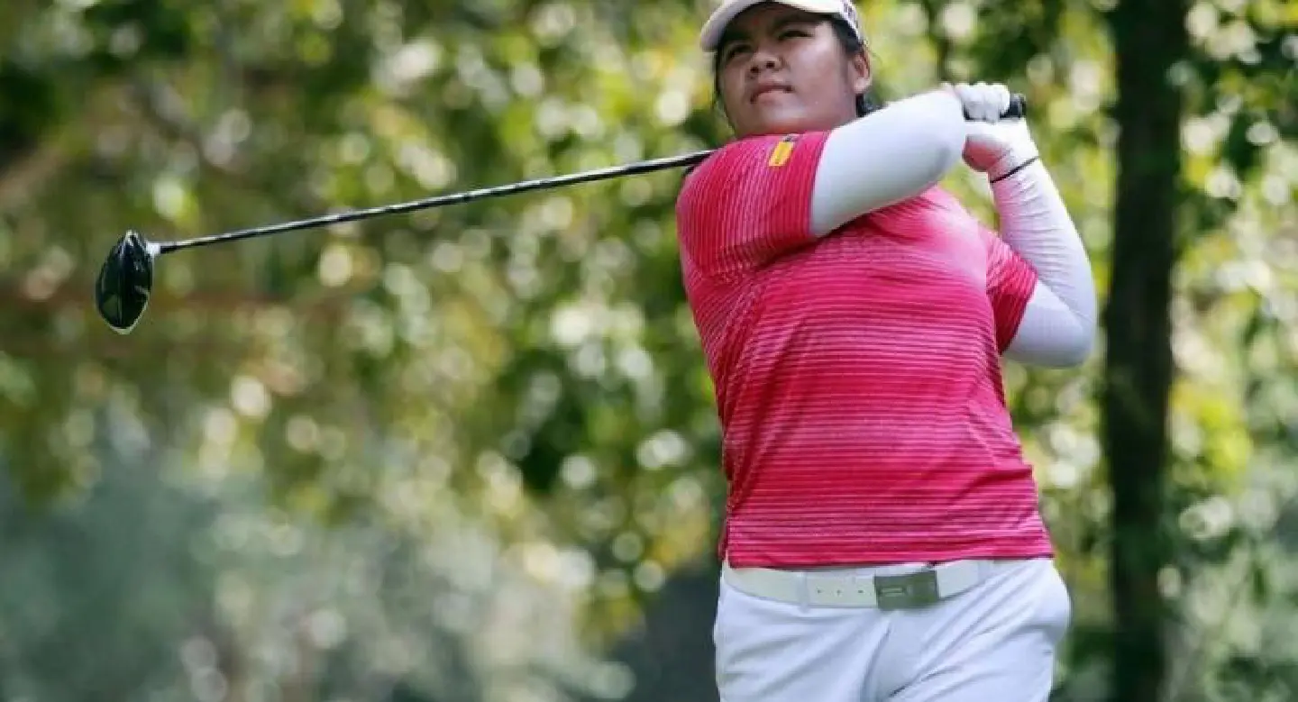 Hard-driving Chanikan steers one shot ahead Hard-driving Chanikan steers one shot ahead