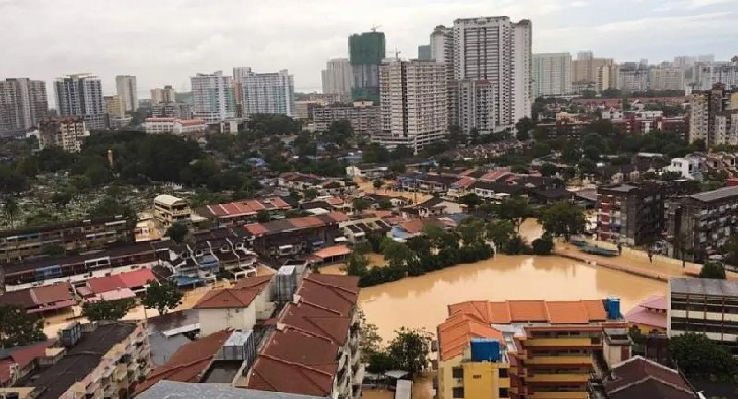 Penang paralysed by floods Penang paralysed by floods