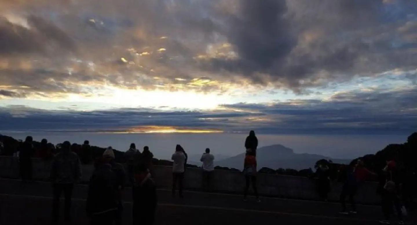 Over 4,200 tourists chill in Doi Inthanon visit on Sunday Over 4,200 tourists chill in Doi Inthanon visit on Sunday
