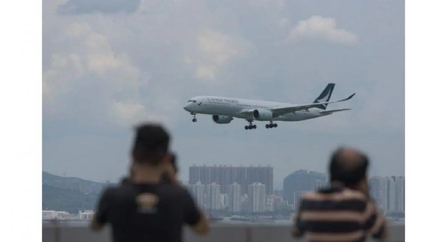 Qatar buys 9.6% stake in Cathay Pacific Qatar buys 9.6% stake in Cathay Pacific