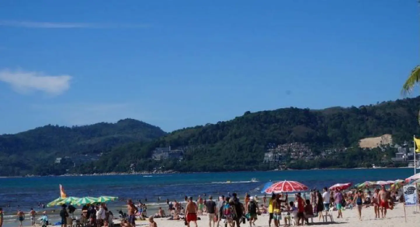 No ifs or butts as Patong Beach starts enforcing no-smoking rules
