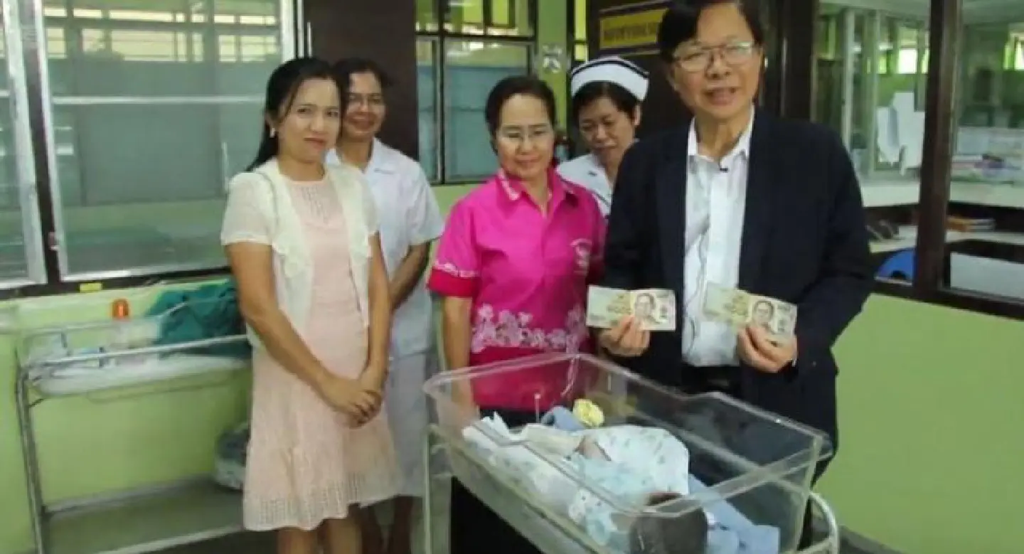Newborn baby with Bt2,000 cash found abandoned in hospital Newborn baby with Bt2,000 cash found abandoned in hospital