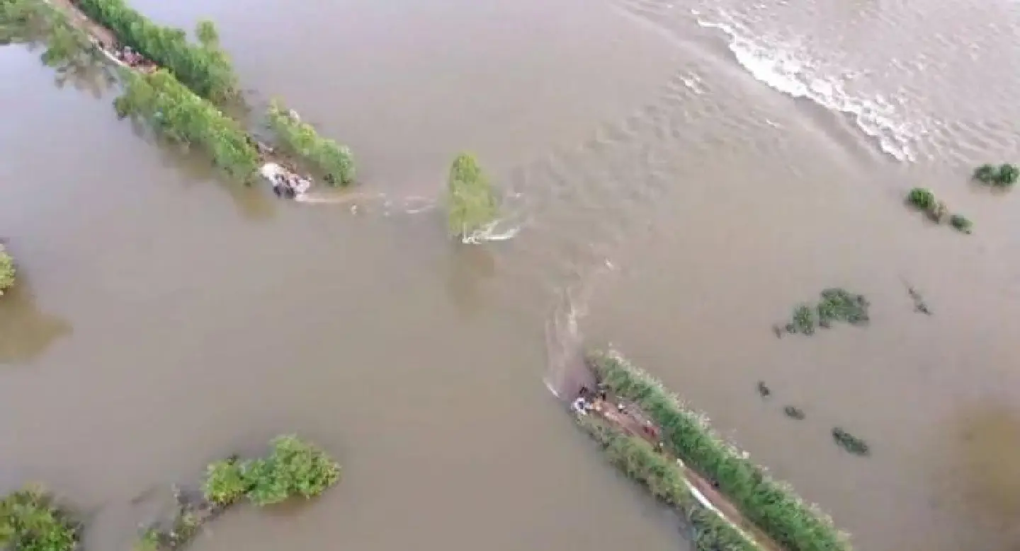 Army helps rebuild dike to save villages from flooding Army helps rebuild dike to save villages from flooding