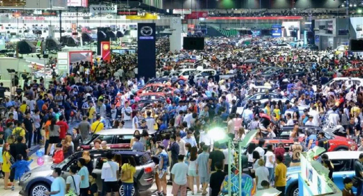 Bumper turn-out for Motor Expo Bumper turn-out for Motor Expo