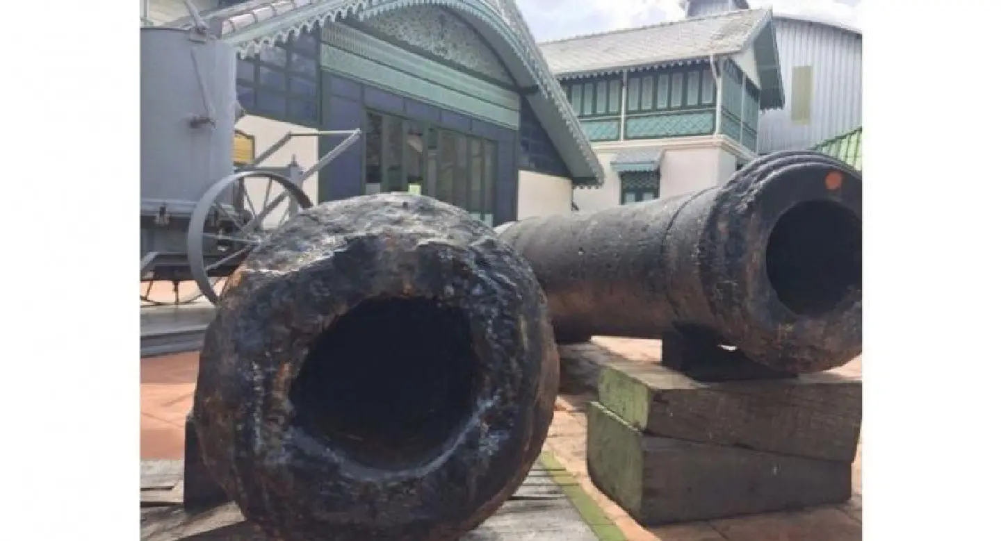 Navy allowed to keep, exhibit 12 old cannons