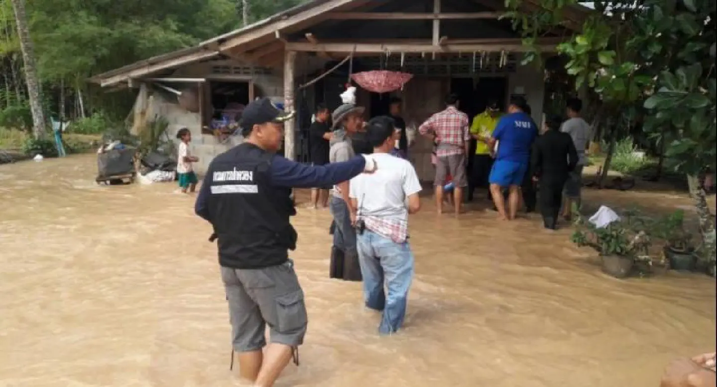 Krabi villages hit by flash floods Krabi villages hit by flash floods