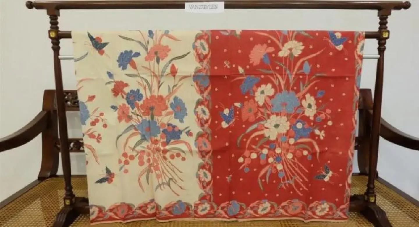 Both sides of Batik Both sides of Batik
