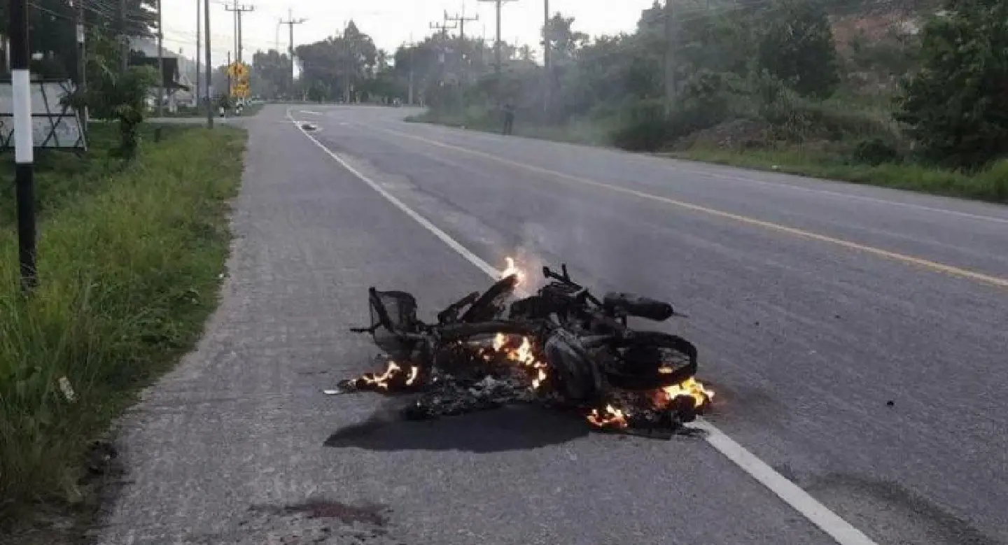 Two Pattani schools close after nearby arson, bomb attack Two Pattani schools close after nearby arson, bomb attack