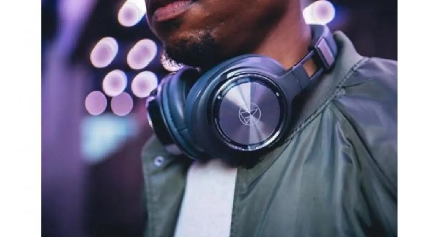 Sound Reality headphones get a goose