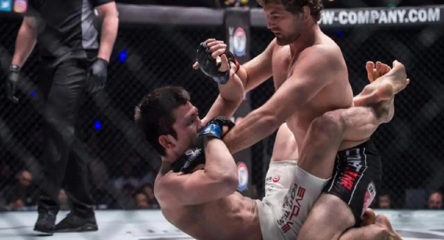 Askren stops Aoki  to retain One welterweight title