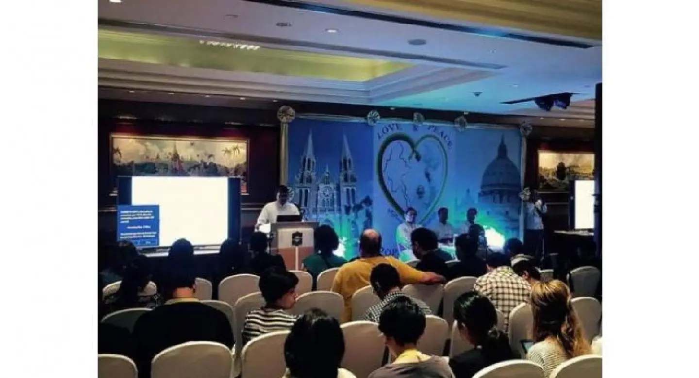 Around 150,000 Christians together with Pope Francis to go to Mass in Kyaikasan ground in Yangon Around 150,000 Christians together with Pope Francis to go to Mass in Kyaikasan ground in Yangon