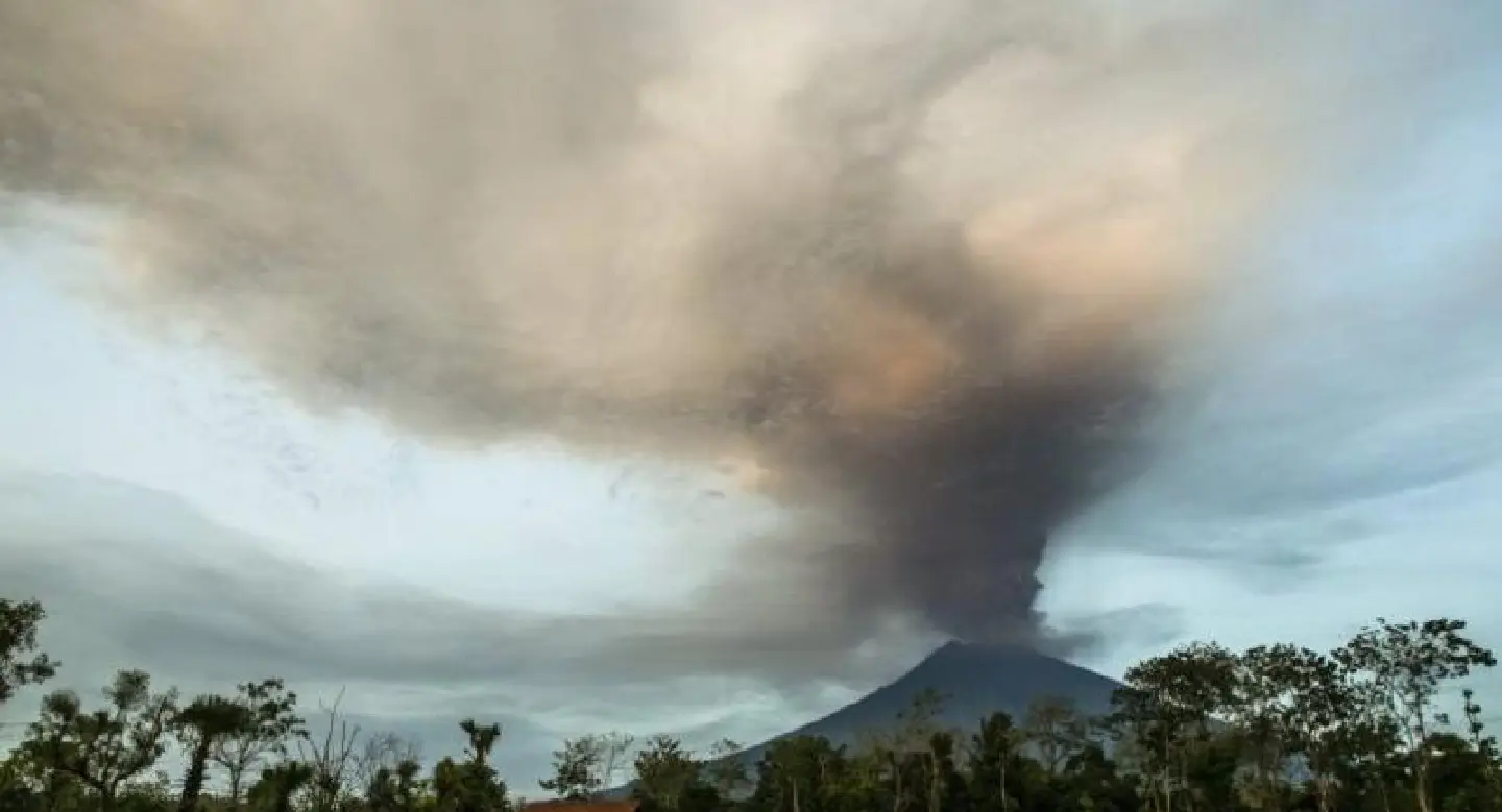 Thai Airways flights suspended amid Bali volcanic eruption threat Thai Airways flights suspended amid Bali volcanic eruption threat