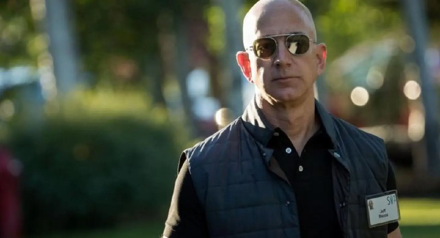 Bezos a $100 bn man as Amazon rises on cyber shopping Bezos a $100 bn man as Amazon rises on cyber shopping