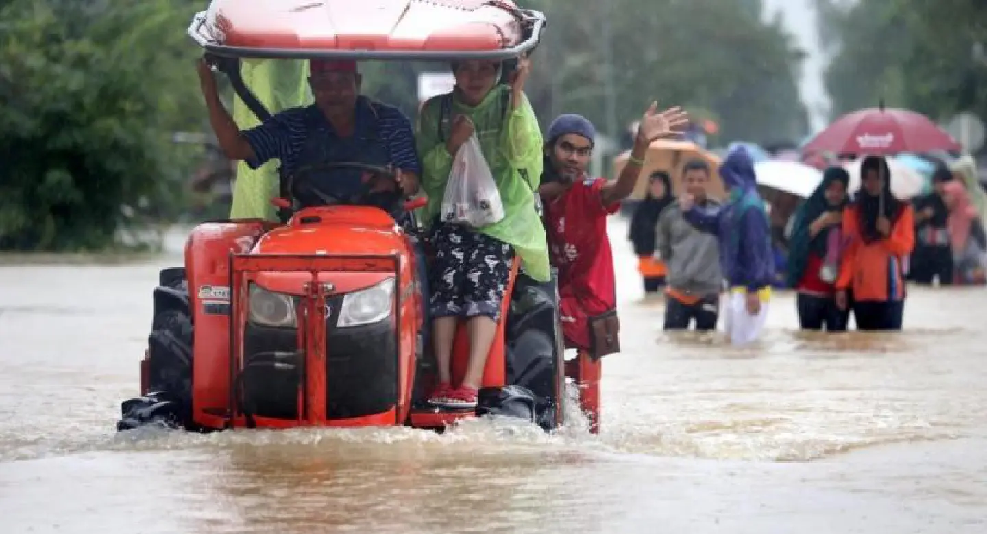 Narathiwat declares flood disaster zone as South lashed by rains Narathiwat declares flood disaster zone as South lashed by rains