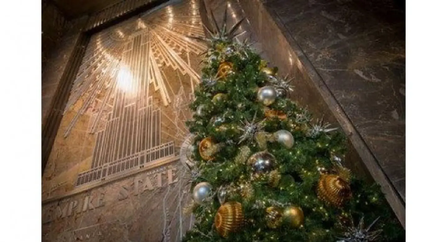Empire State Building alight for holidays Empire State Building alight for holidays