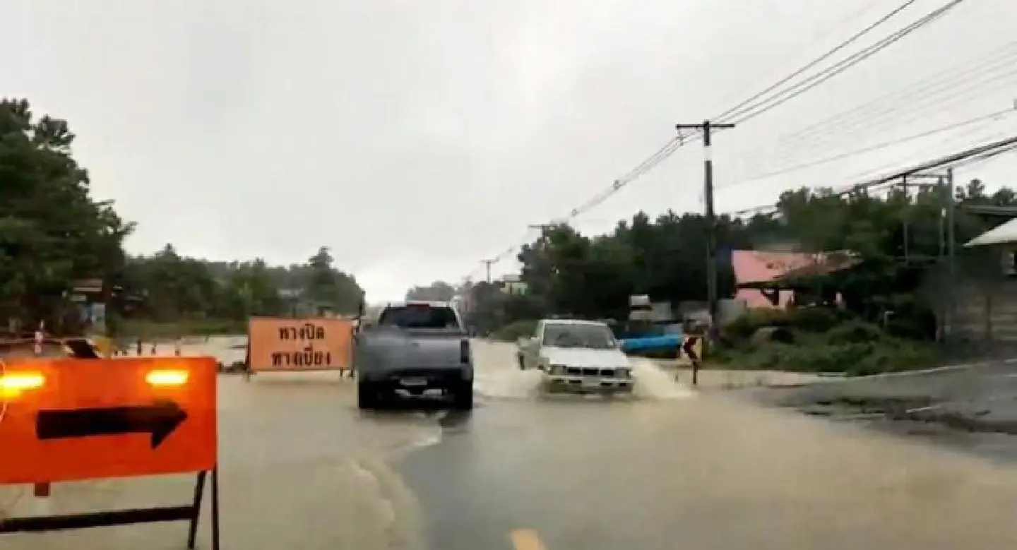 Southern provinces continue to be battered by heavy rains Southern provinces continue to be battered by heavy rains
