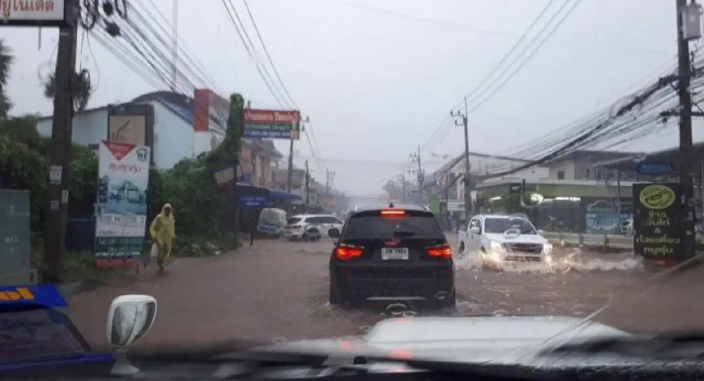 Surat Thani roads underwater Surat Thani roads underwater