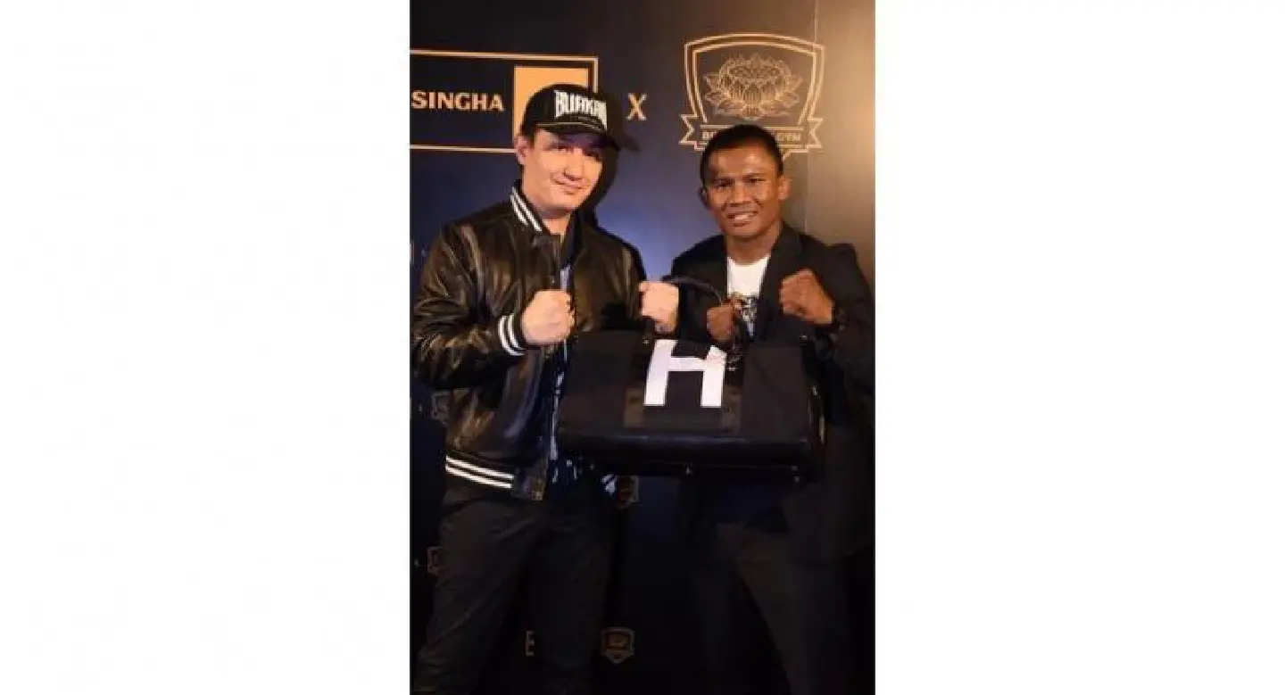 Looking cool with Buakaw Looking cool with Buakaw