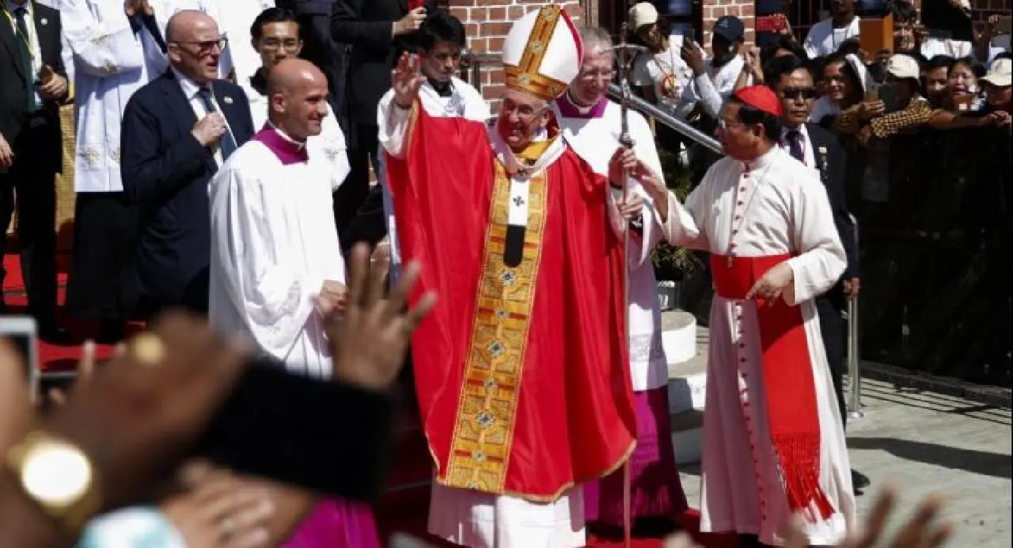 Pope wraps up contentious Myanmar visit Pope wraps up contentious Myanmar visit