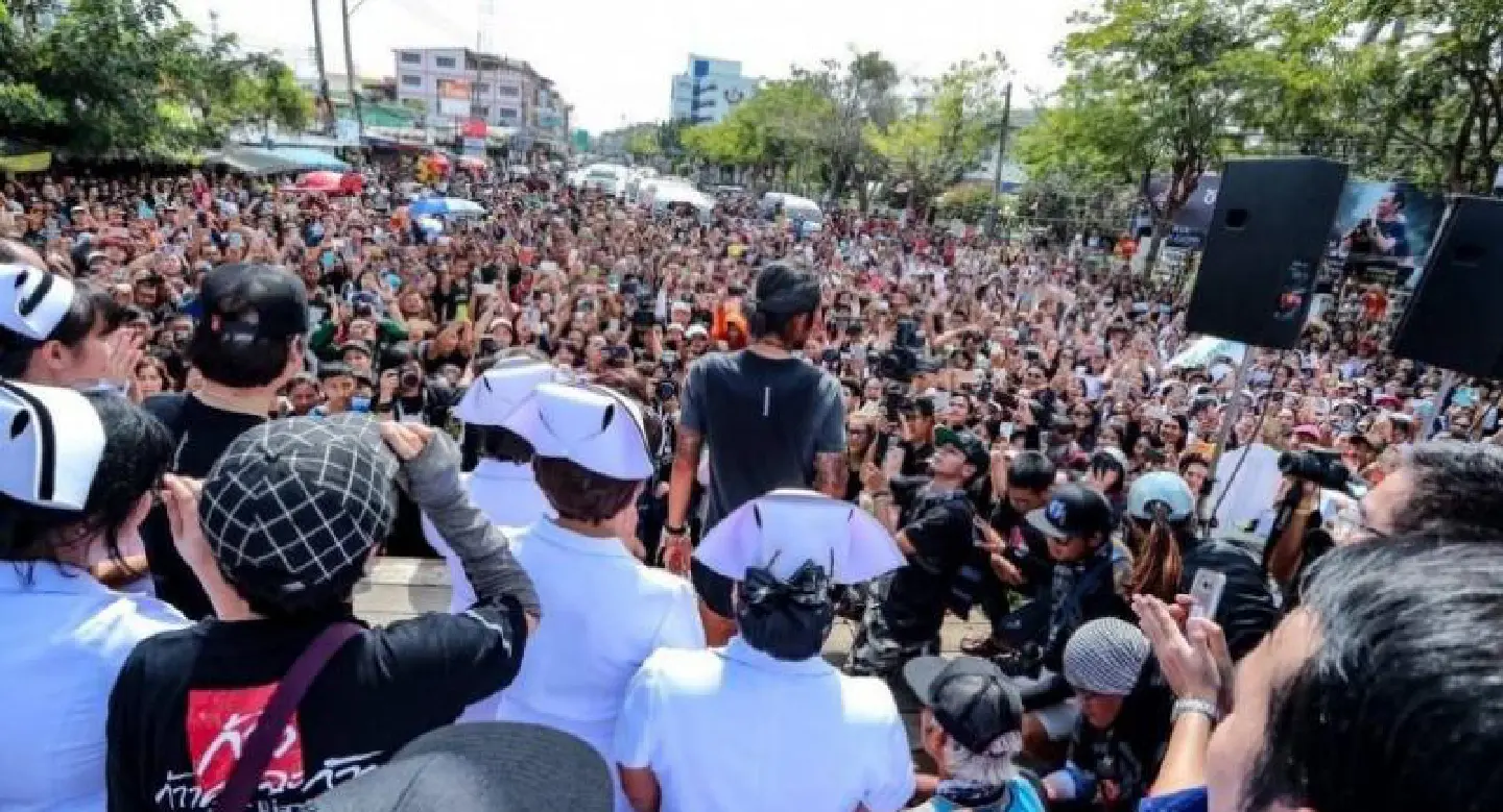 Ratchaburi governor hands Bt12 million to ‘Toon’ Ratchaburi governor hands Bt12 million to ‘Toon’