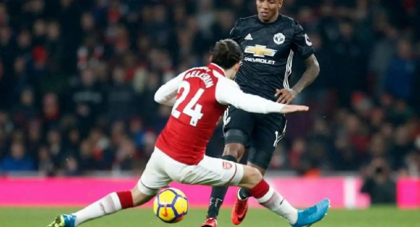 United win Arsenal thriller to close gap on City United win Arsenal thriller to close gap on City