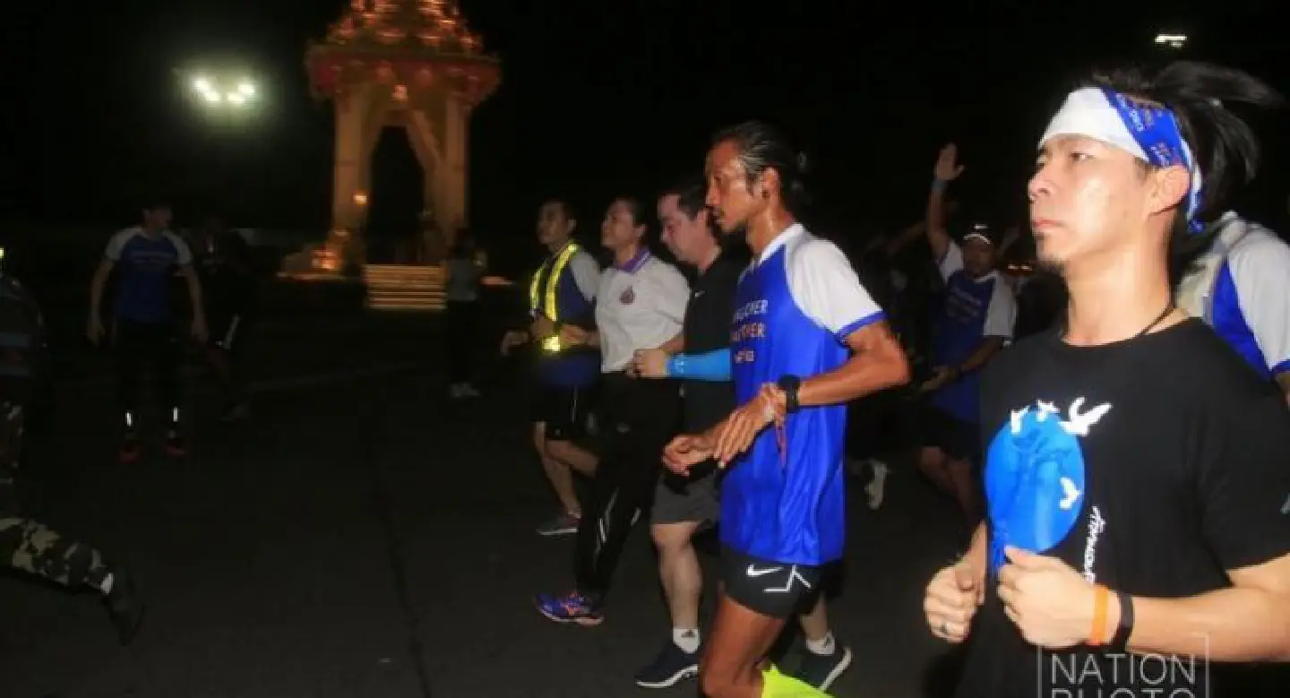 ‘Toon’ shares a tune with Silpakorn students