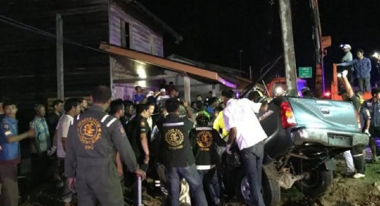 Six killed at Krabi’s notorious sharp curve Six killed at Krabi’s notorious sharp curve