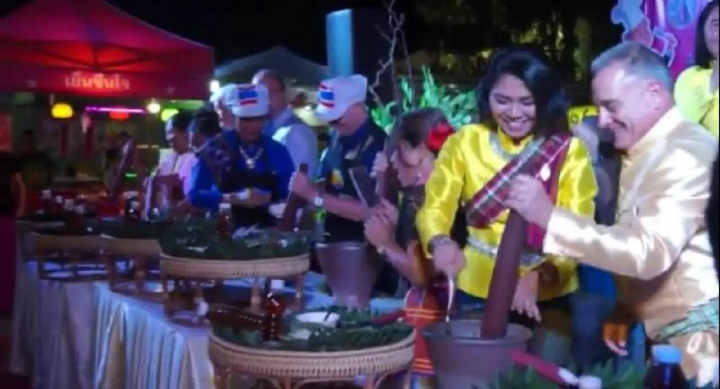Thai-foreign couples feted in Khon Kaen