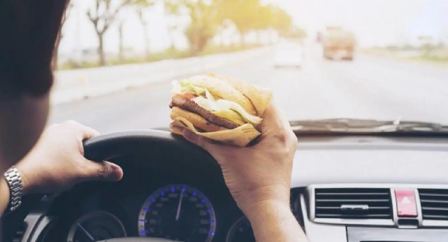 Why eating while on the move is a bad idea