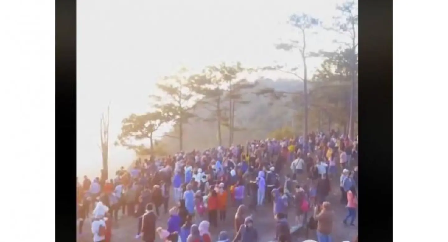 Loei border town busy with long-weekend tourists Loei border town busy with long-weekend tourists