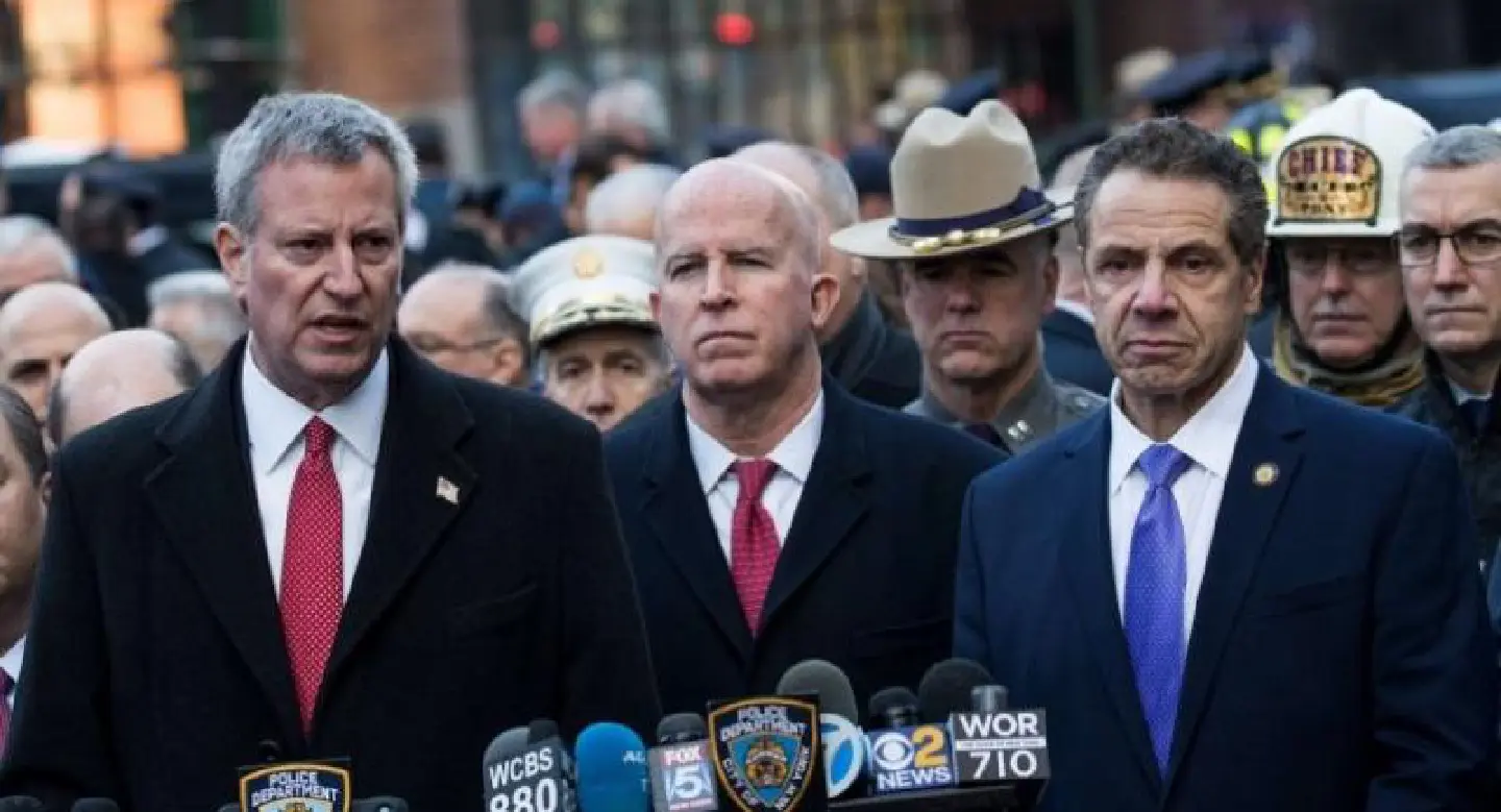 'Terror' bomber strikes NY subway, three hurt 'Terror' bomber strikes NY subway, three hurt