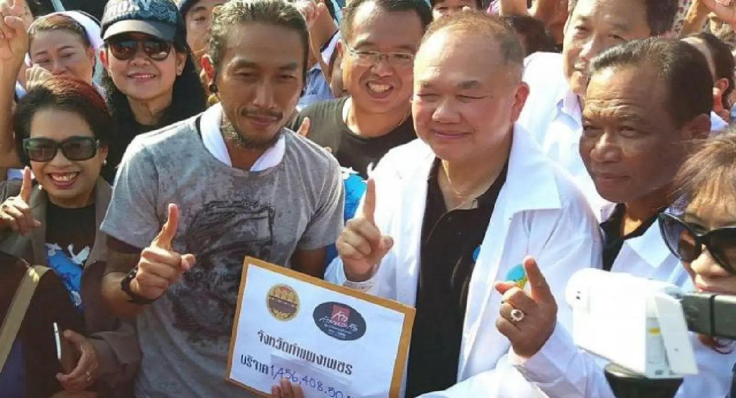 Toon reaches Kamphaeng Phet, receives Bt1.4m from governor Toon reaches Kamphaeng Phet, receives Bt1.4m from governor