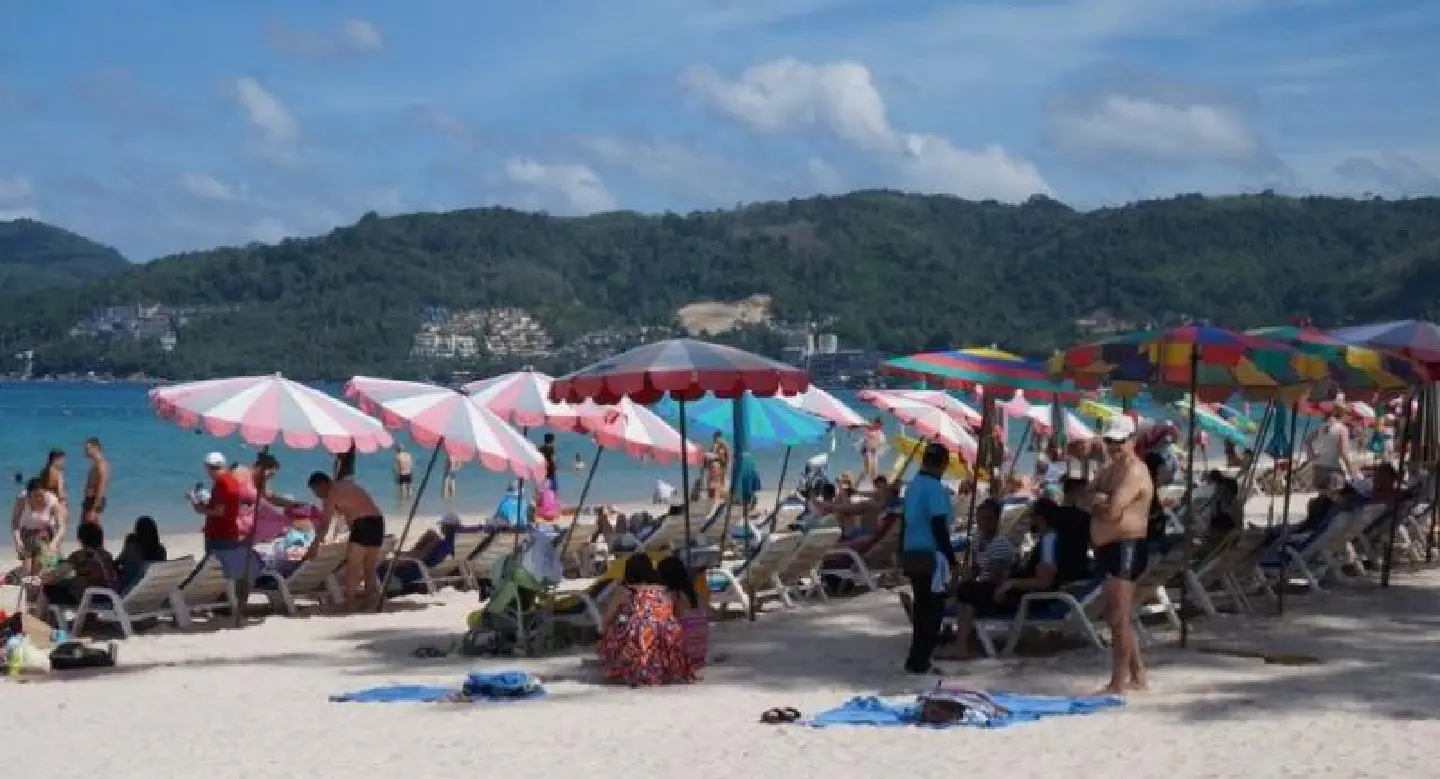 Patong Beach sun lounge rule ‘is being enforced’ Patong Beach sun lounge rule ‘is being enforced’