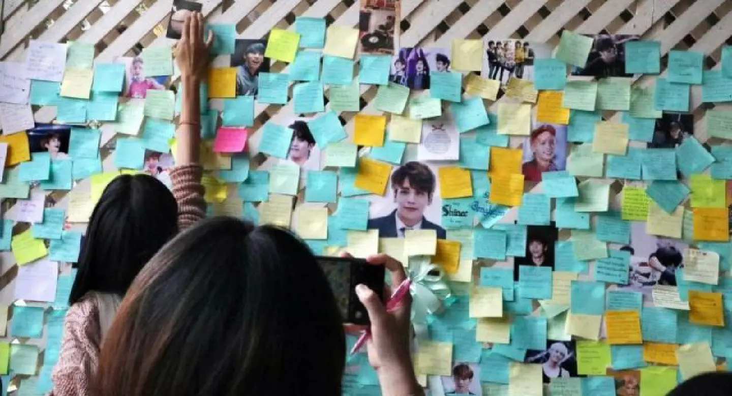 Thai fans hold memorial for late S Korean singer in Bangkok