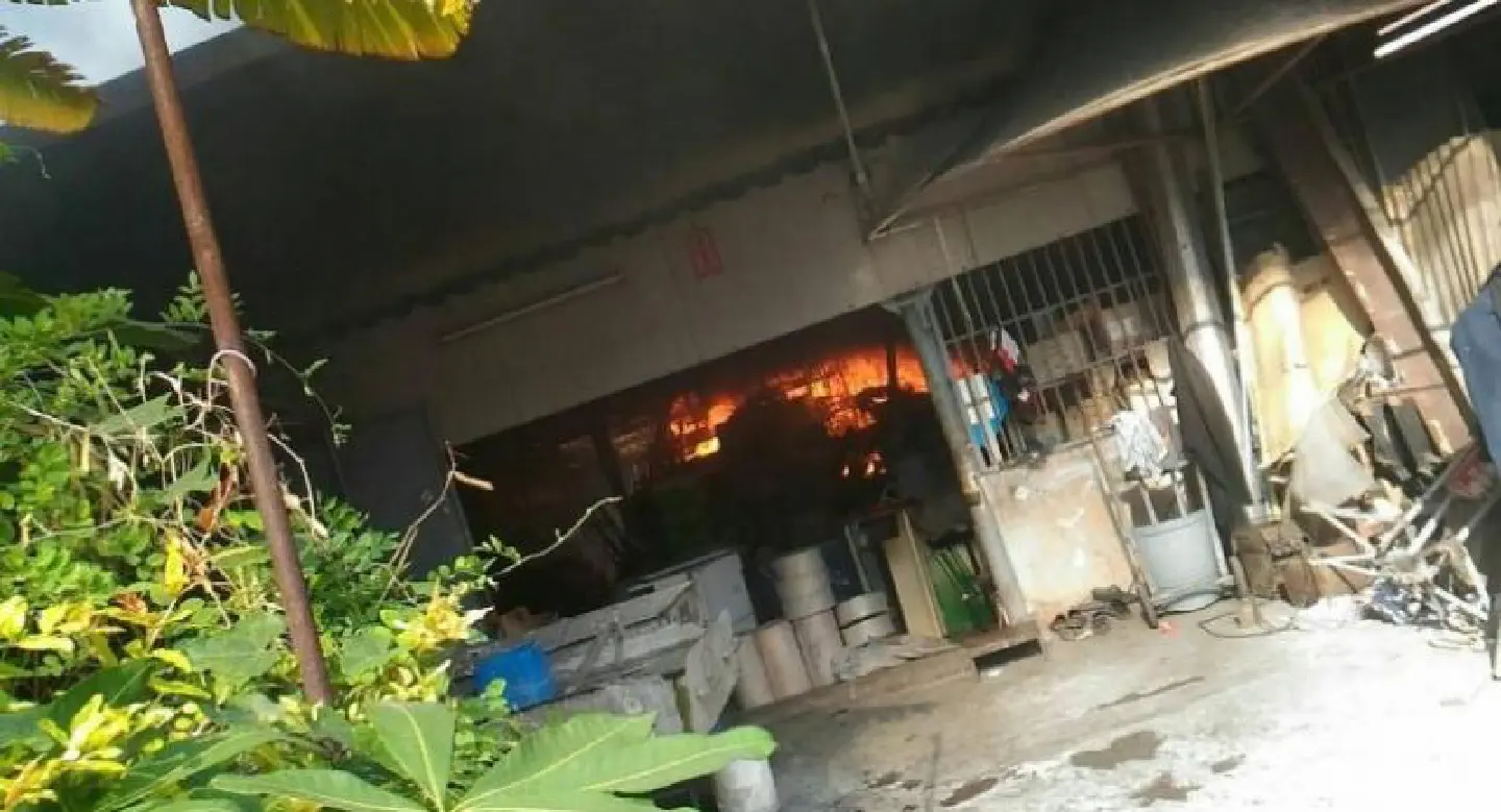 Two factories damaged by fire in Bangkok Two factories damaged by fire in Bangkok