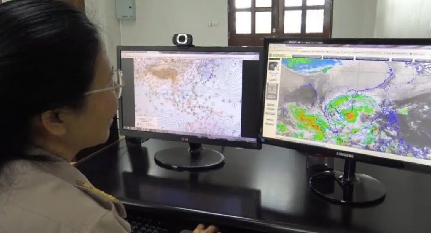 Weather warning as deadly Tembin approaches Weather warning as deadly Tembin approaches