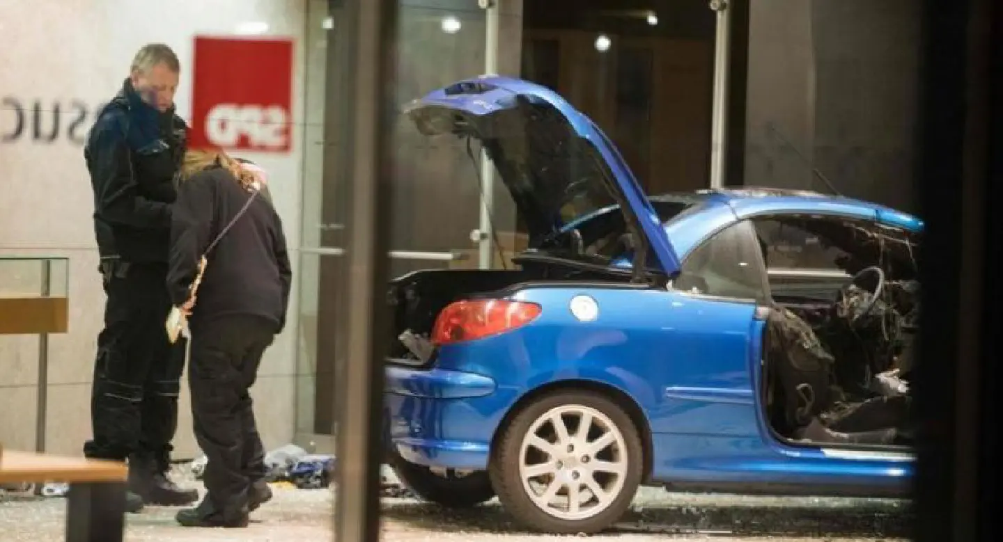 Man rams car into German party HQ in 'suicide attempt'