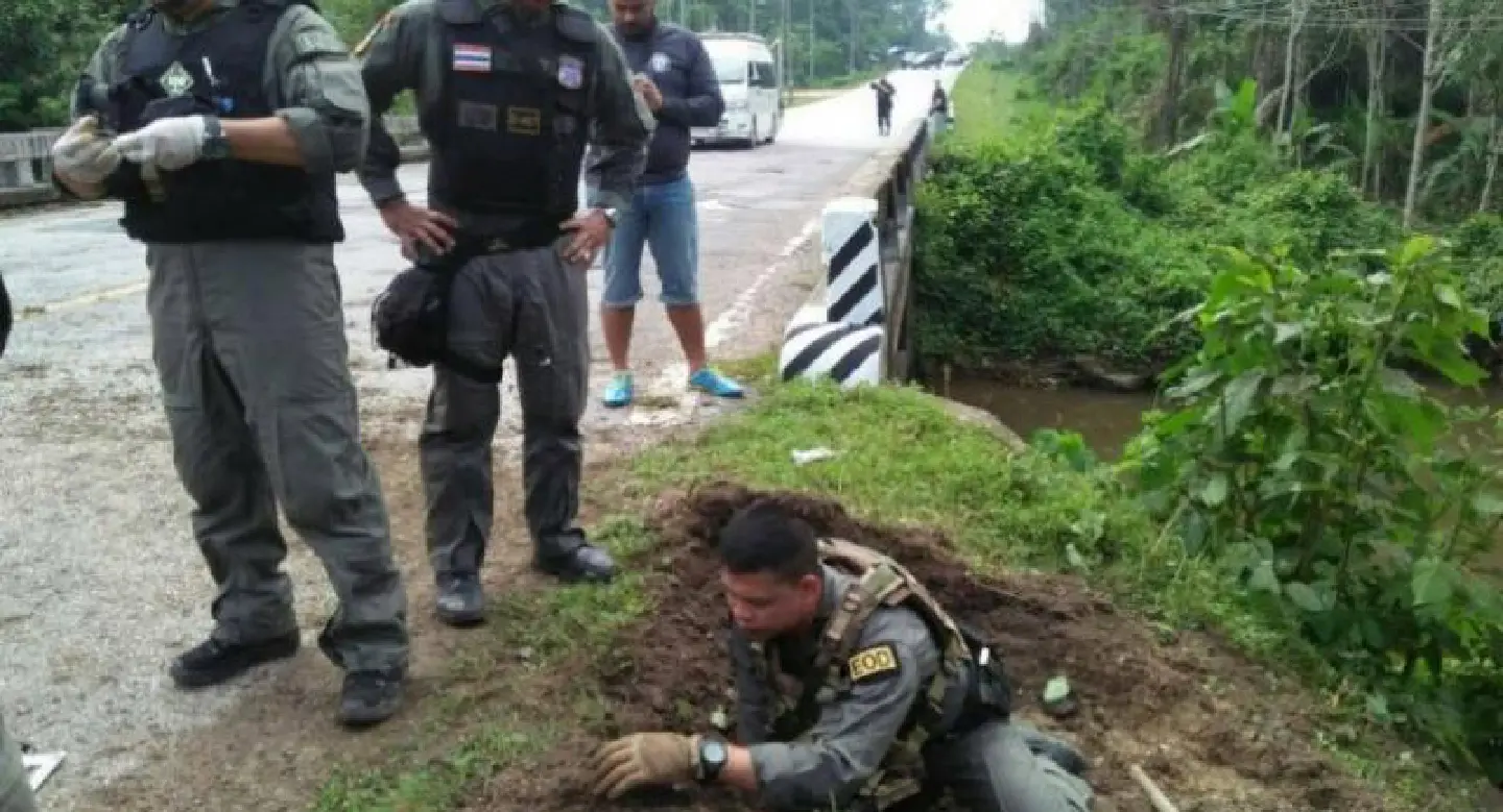 Exploding roadside bomb misses ranger targets in South