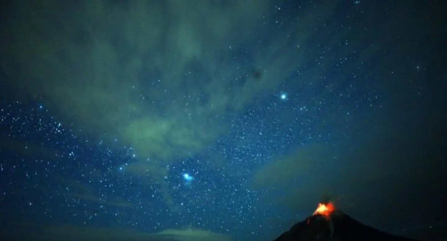 Indonesia volcano in 'biggest' eruption this year Indonesia volcano in 'biggest' eruption this year