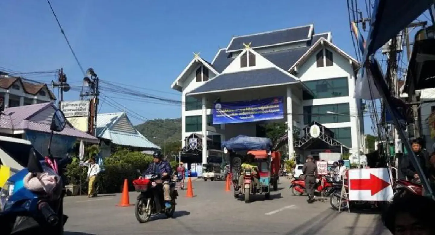 Myanmar border checkpoint to stay open late for New Year Myanmar border checkpoint to stay open late for New Year