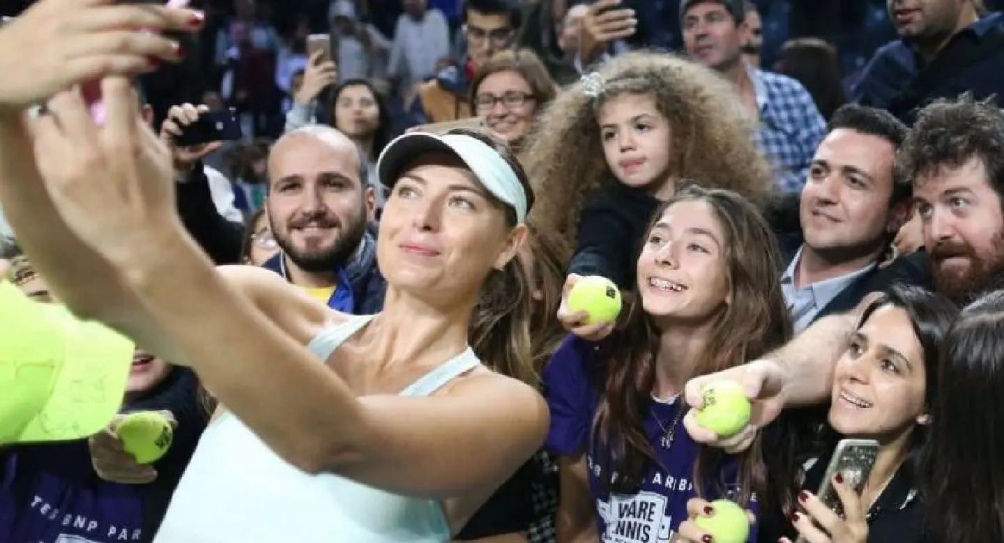 Halep, Sharapova off to flying 2018 starts