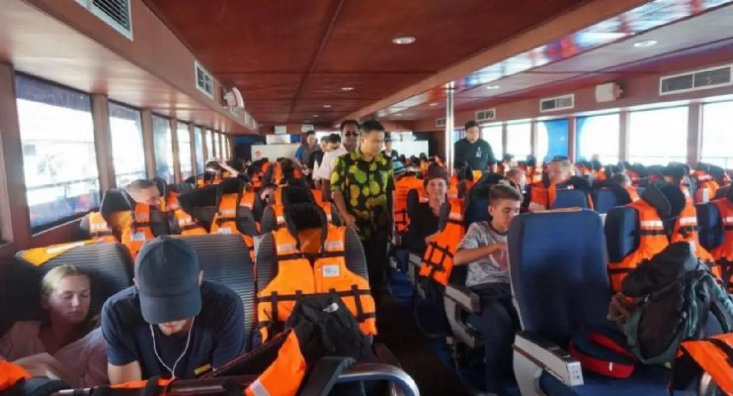 Puhket Governor visits Rassada Pier to see improvements