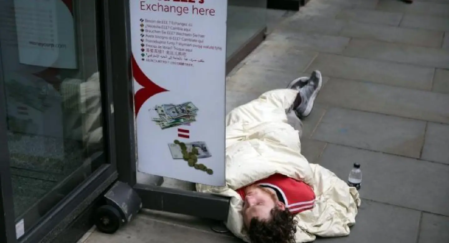 Homeless clampdown sparks UK royal wedding row