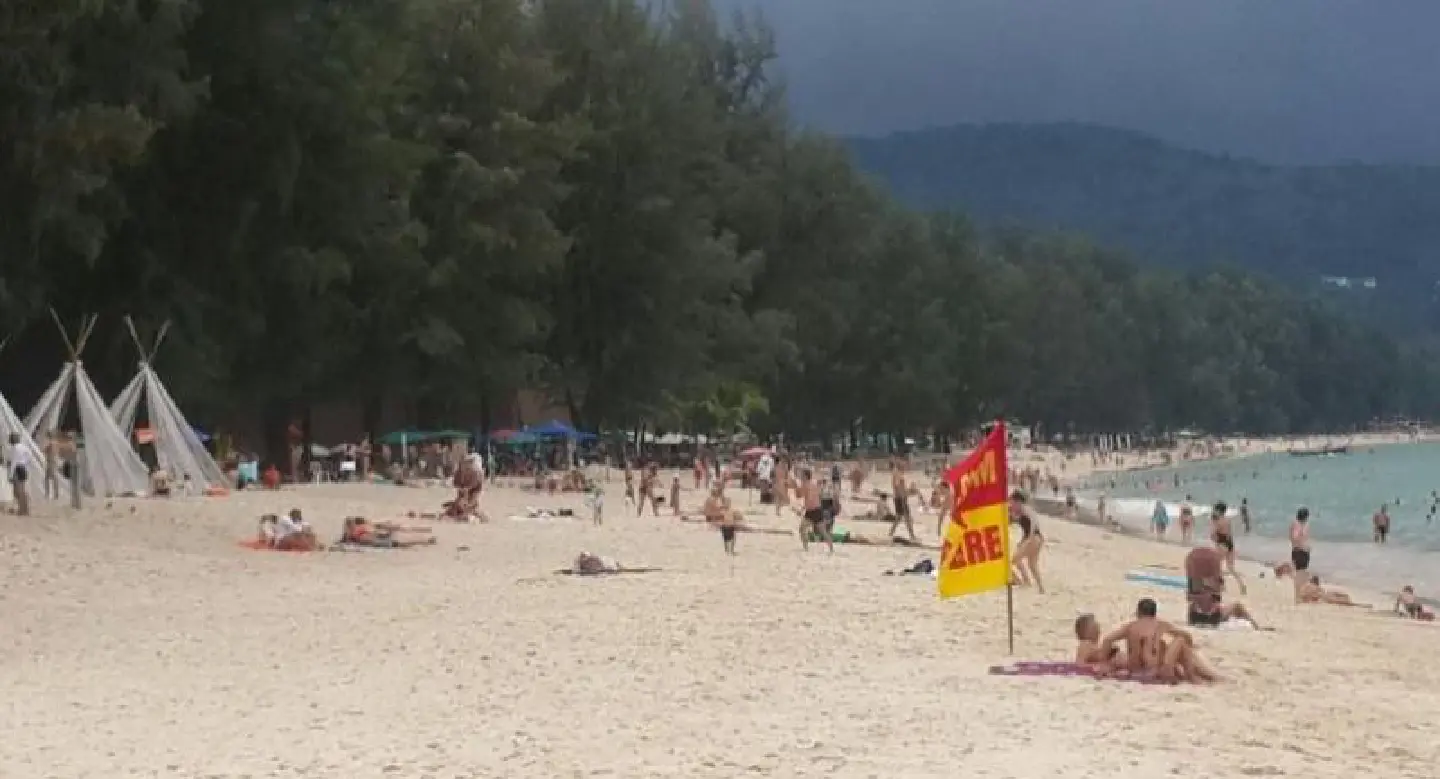 Phuket beach area ‘belongs to hotel’ Phuket beach area ‘belongs to hotel’
