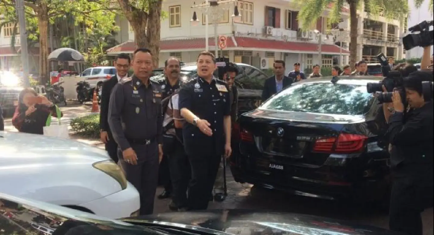 20 stolen luxury cars worth Bt30m returned to Malaysia 20 stolen luxury cars worth Bt30m returned to Malaysia