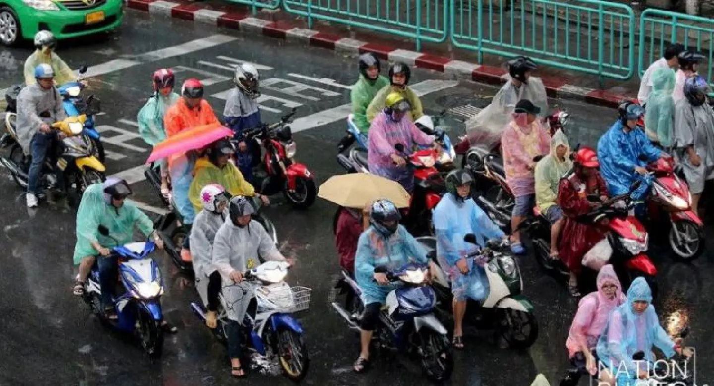 Rain causes traffic chaos Rain causes traffic chaos