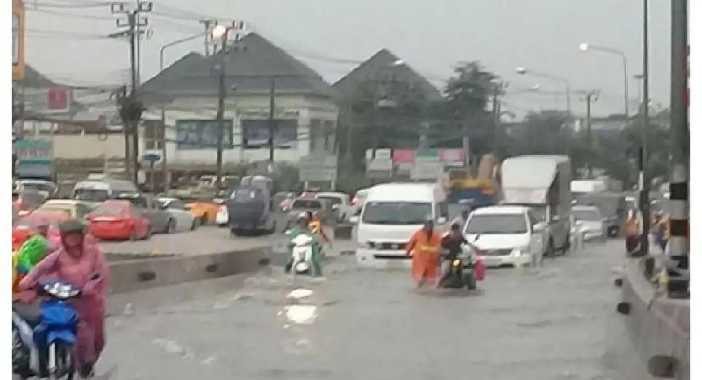 Floodwater 40cm deep on one Samut Prakan road Floodwater 40cm deep on one Samut Prakan road