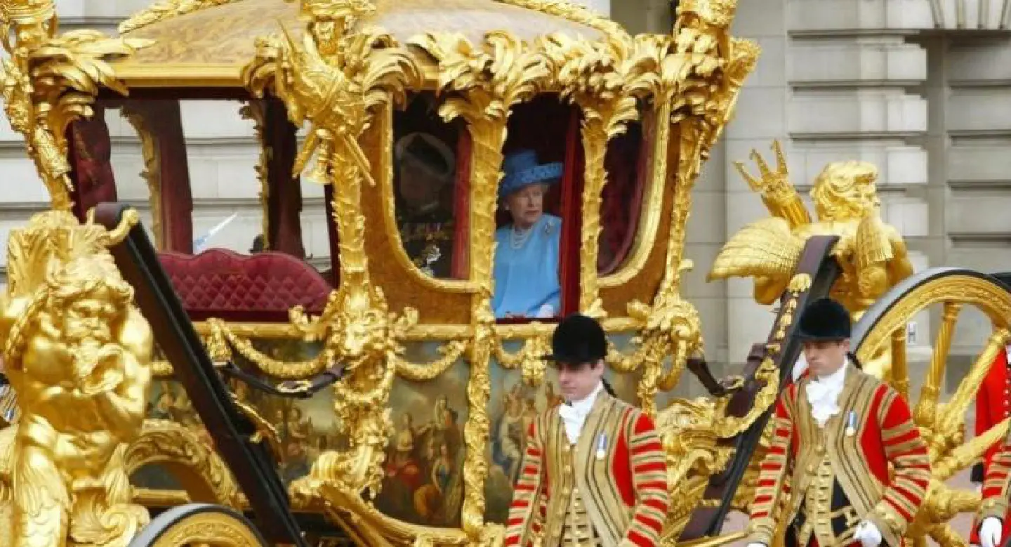 Queen complains about 'horrible' coronation carriage Queen complains about 'horrible' coronation carriage